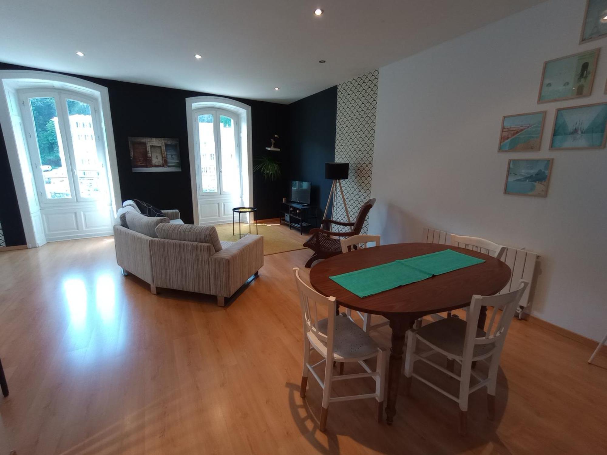 Tulle : Bel Appartement Lumineux En Centre Ville Esterno foto
